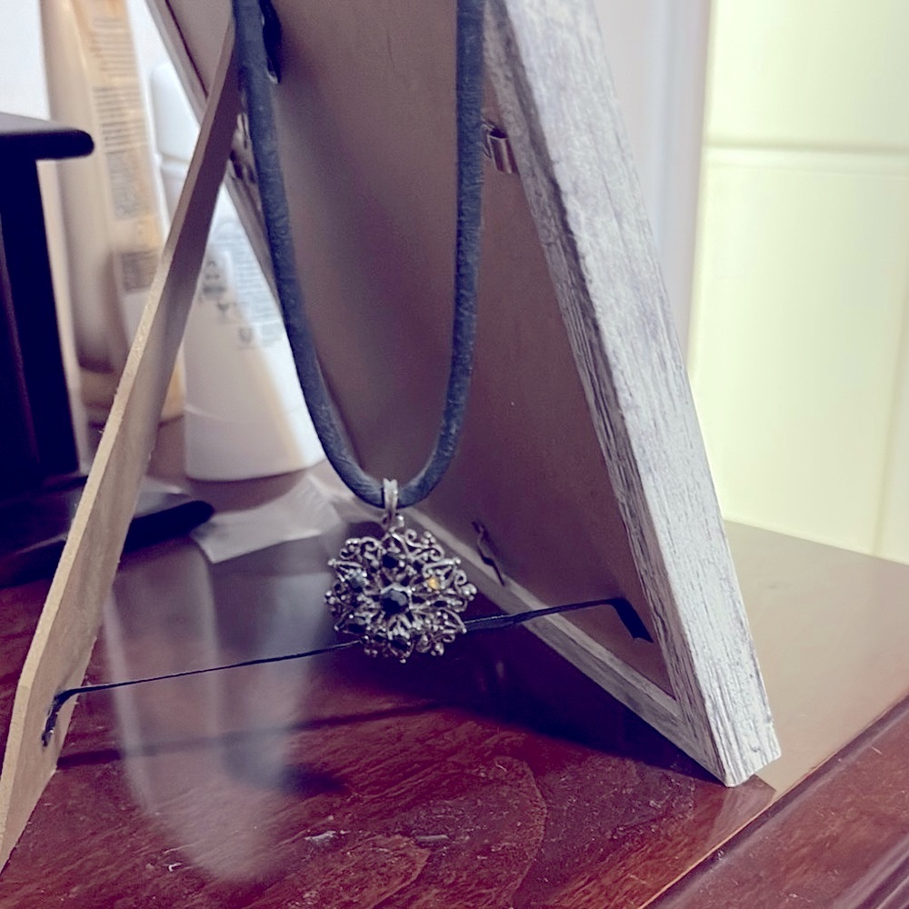 Elegant Black and Silver Pendant Necklace